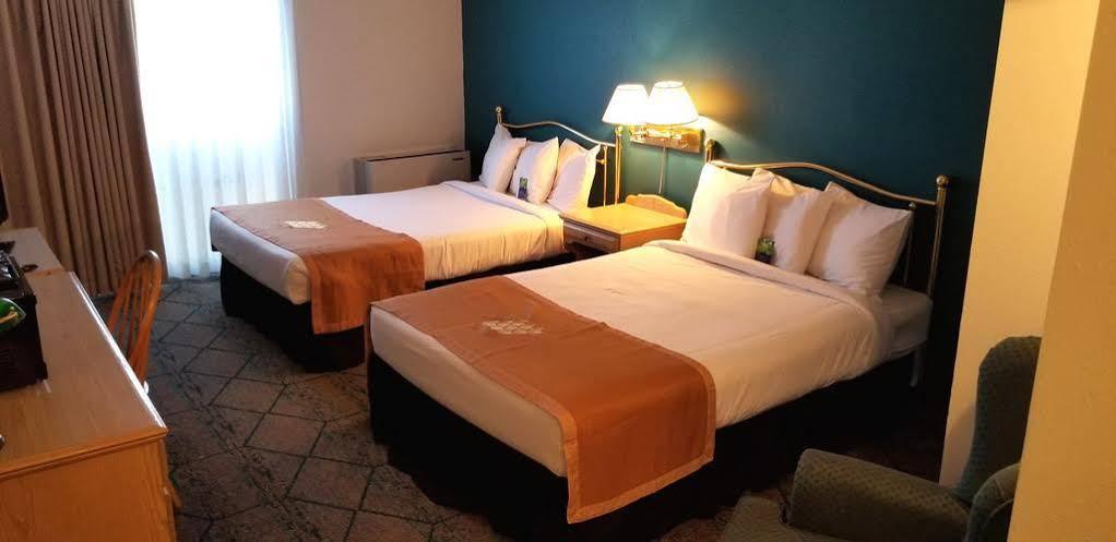 Ramada By Wyndham New Brunswick 3*