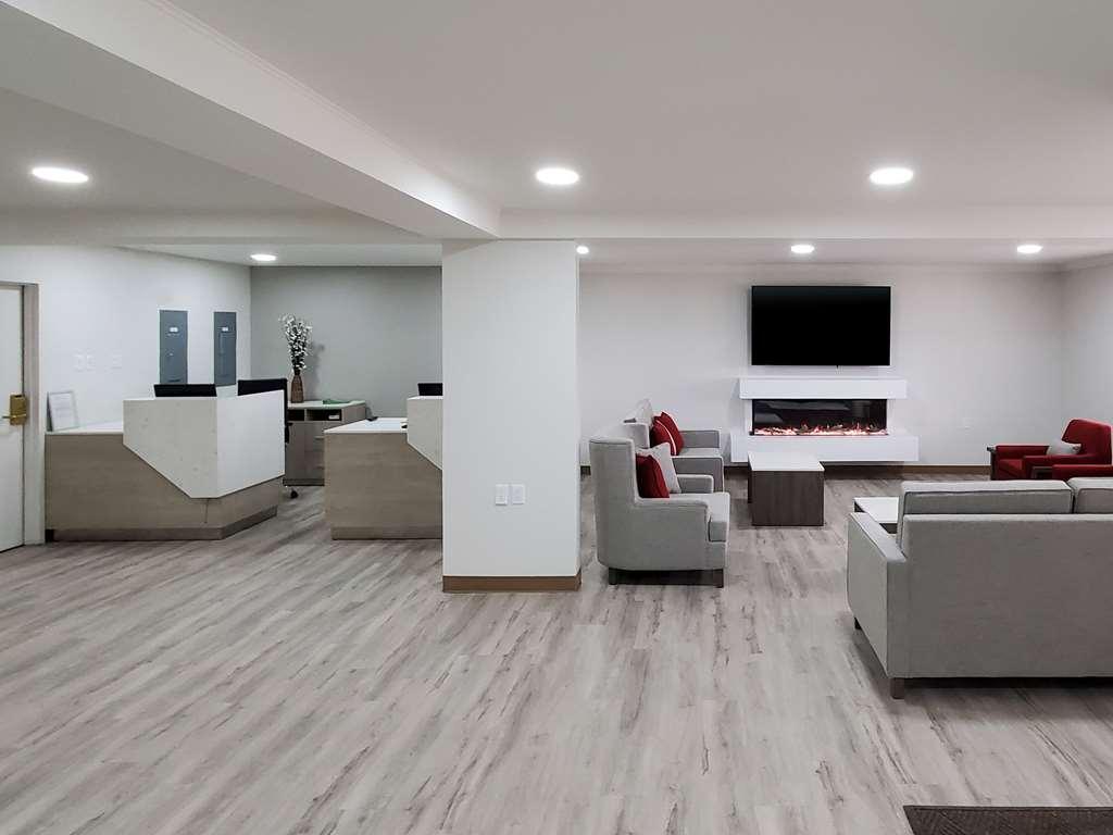 Ramada By Wyndham New Brunswick Hotel
