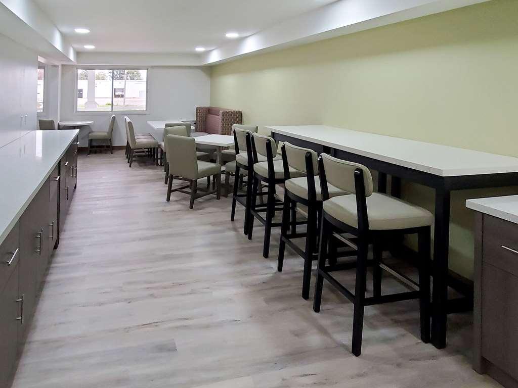 Hotel Ramada By Wyndham New Brunswick 3*