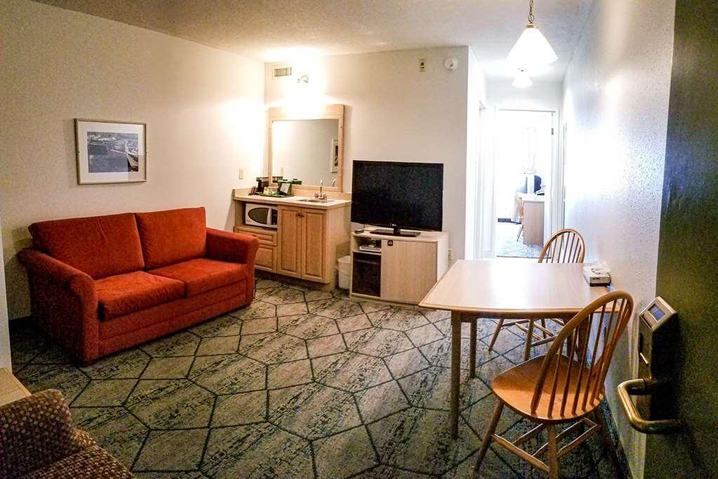 Ramada By Wyndham New Brunswick Hotel 3*