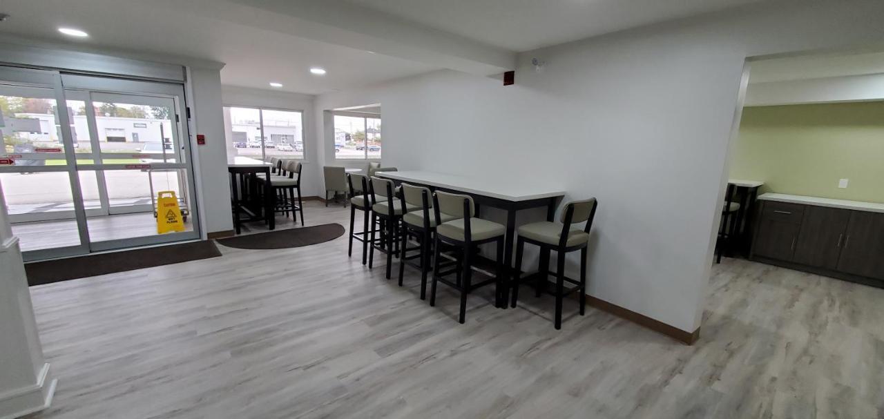 Hotel Ramada By Wyndham New Brunswick 3*
