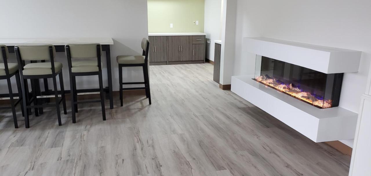Ramada By Wyndham New Brunswick Hotel