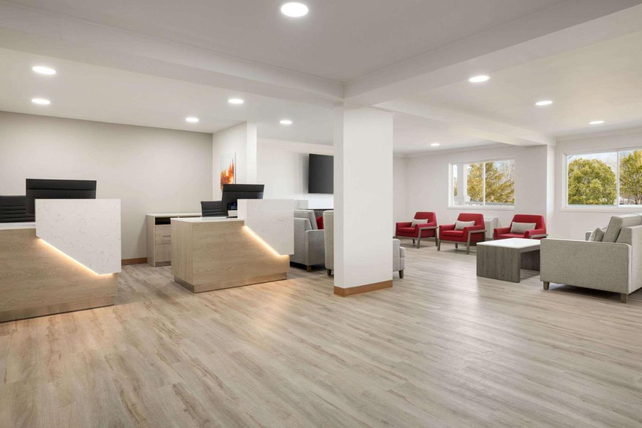 Hotel Ramada By Wyndham New Brunswick 3*