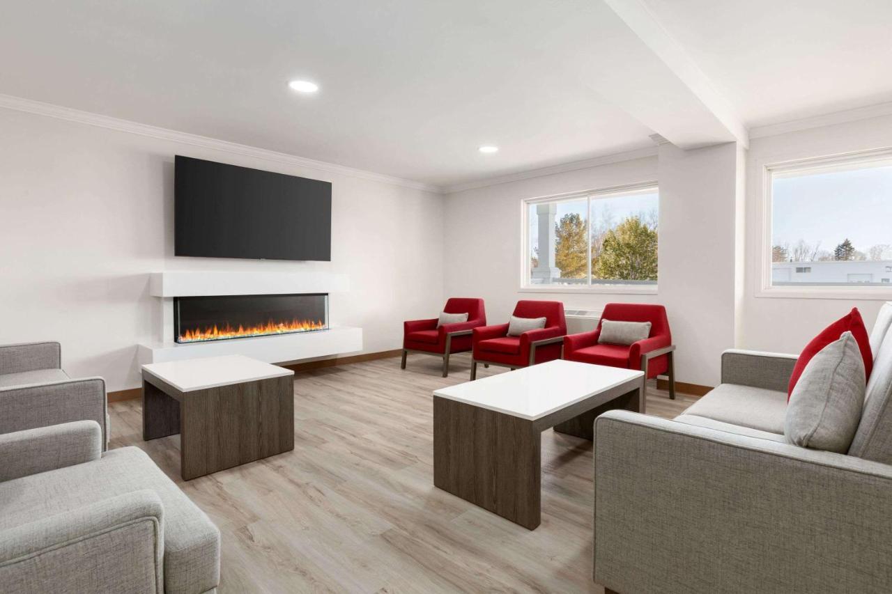Hotel Ramada By Wyndham New Brunswick