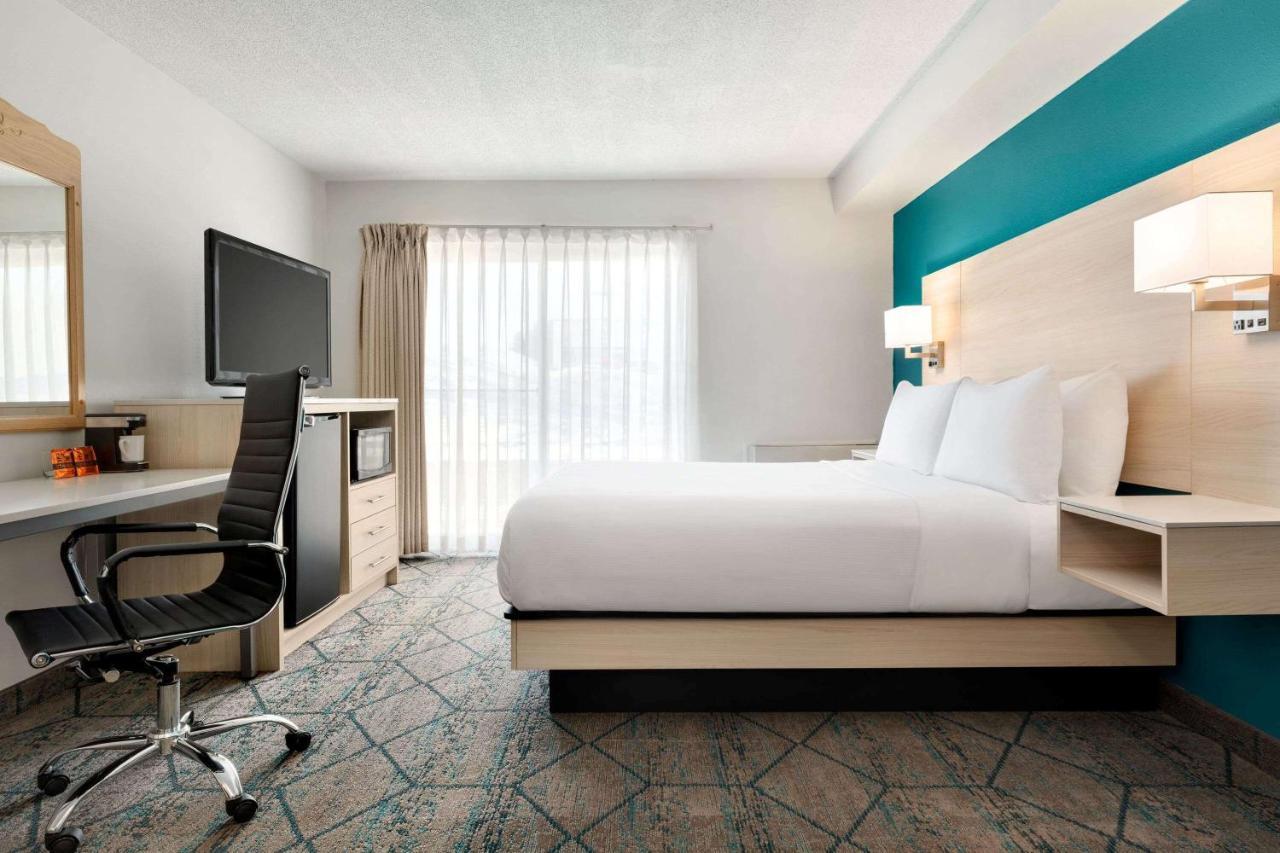 Hotel Ramada By Wyndham New Brunswick