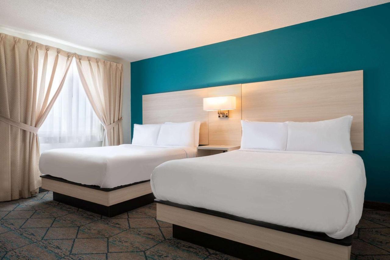 Ramada By Wyndham New Brunswick Hotel