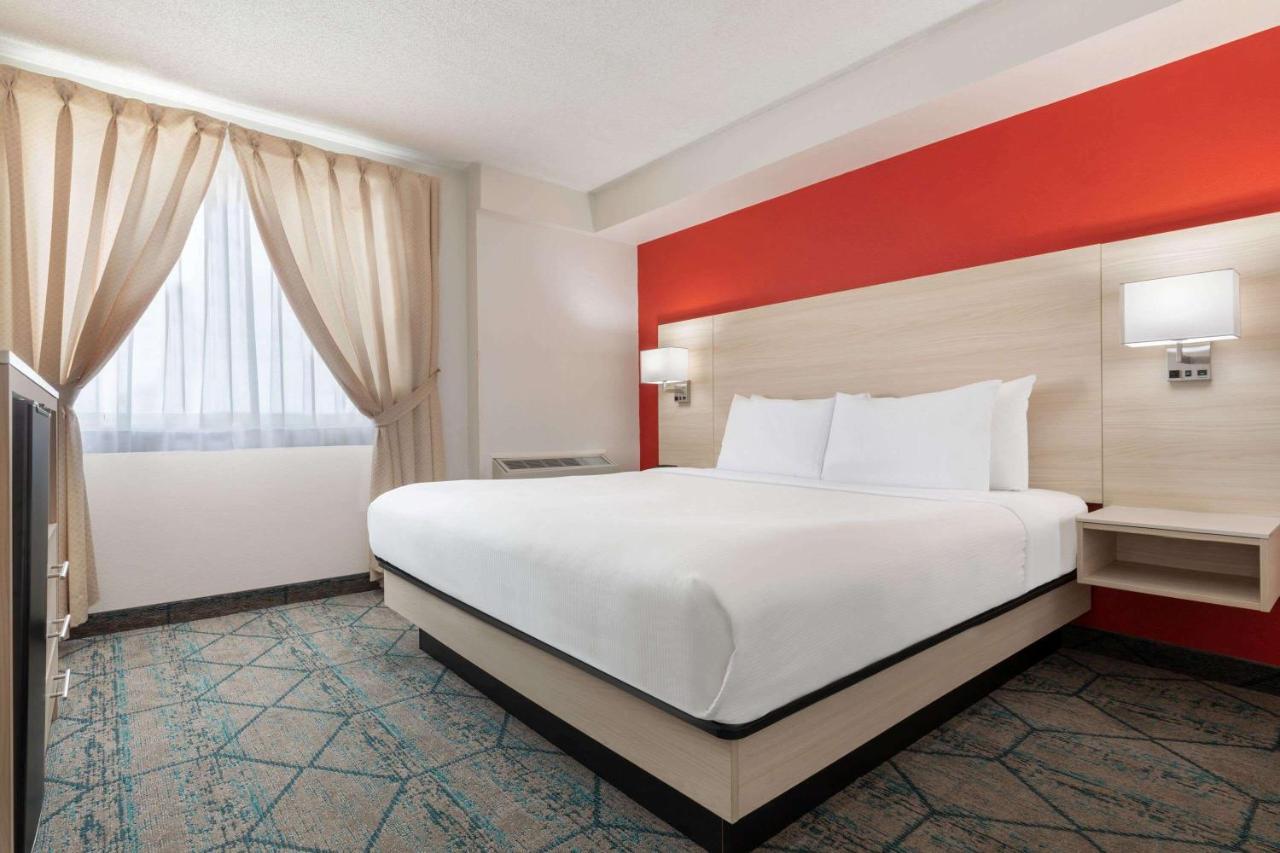 Ramada By Wyndham New Brunswick Hotel 3*