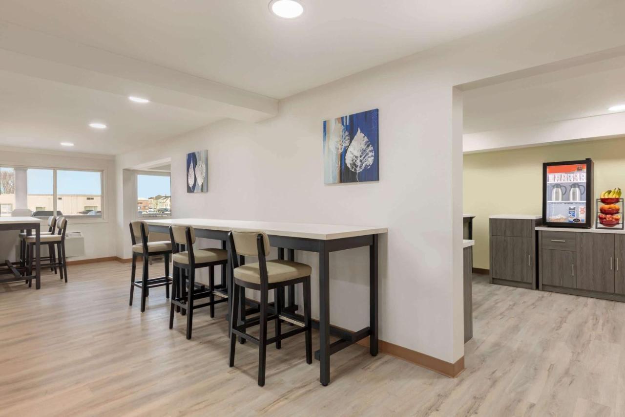 Hotel Ramada By Wyndham New Brunswick 3*