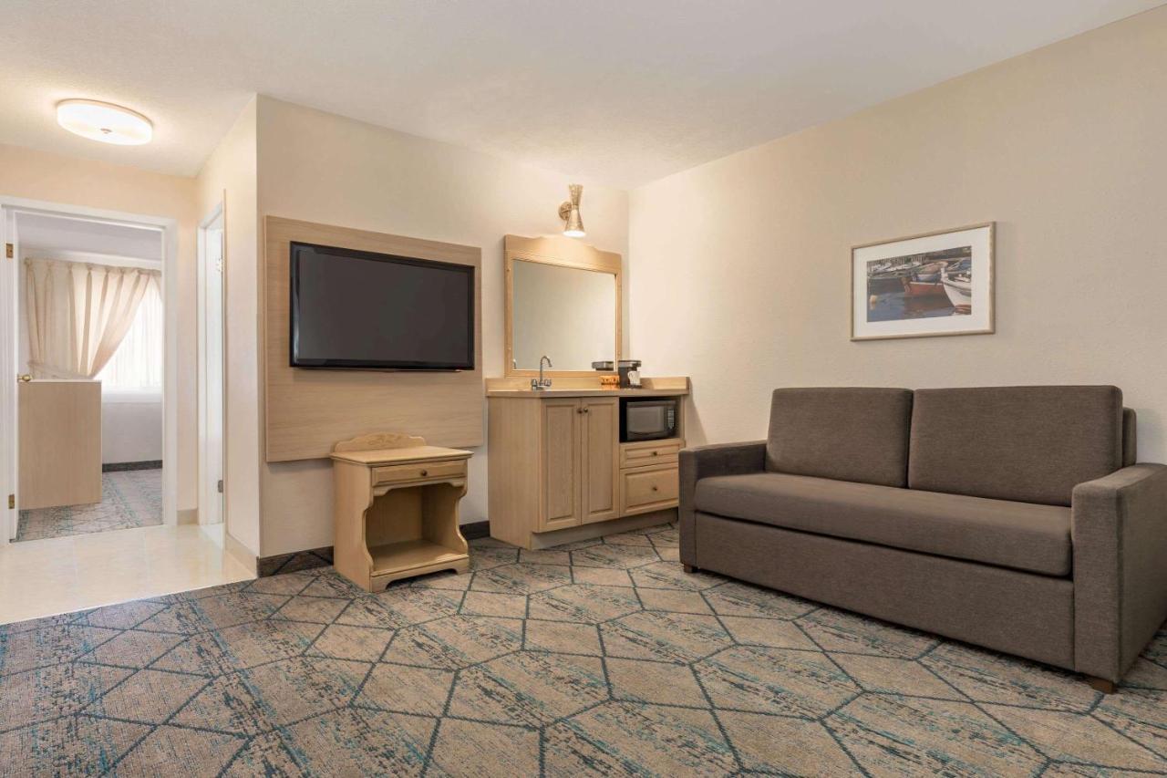 Ramada By Wyndham New Brunswick 3*