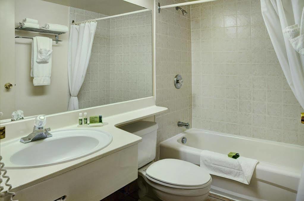 Ramada By Wyndham New Brunswick